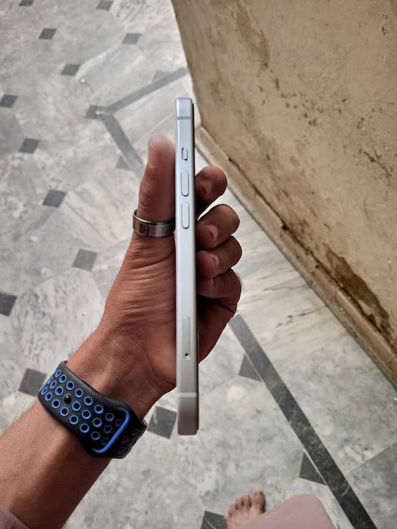 Apple iPhone 15 8