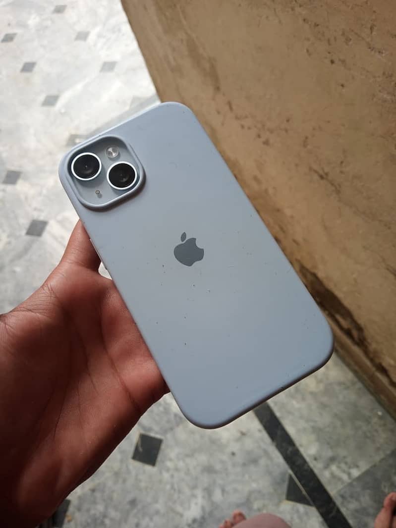 Apple iPhone 15 17