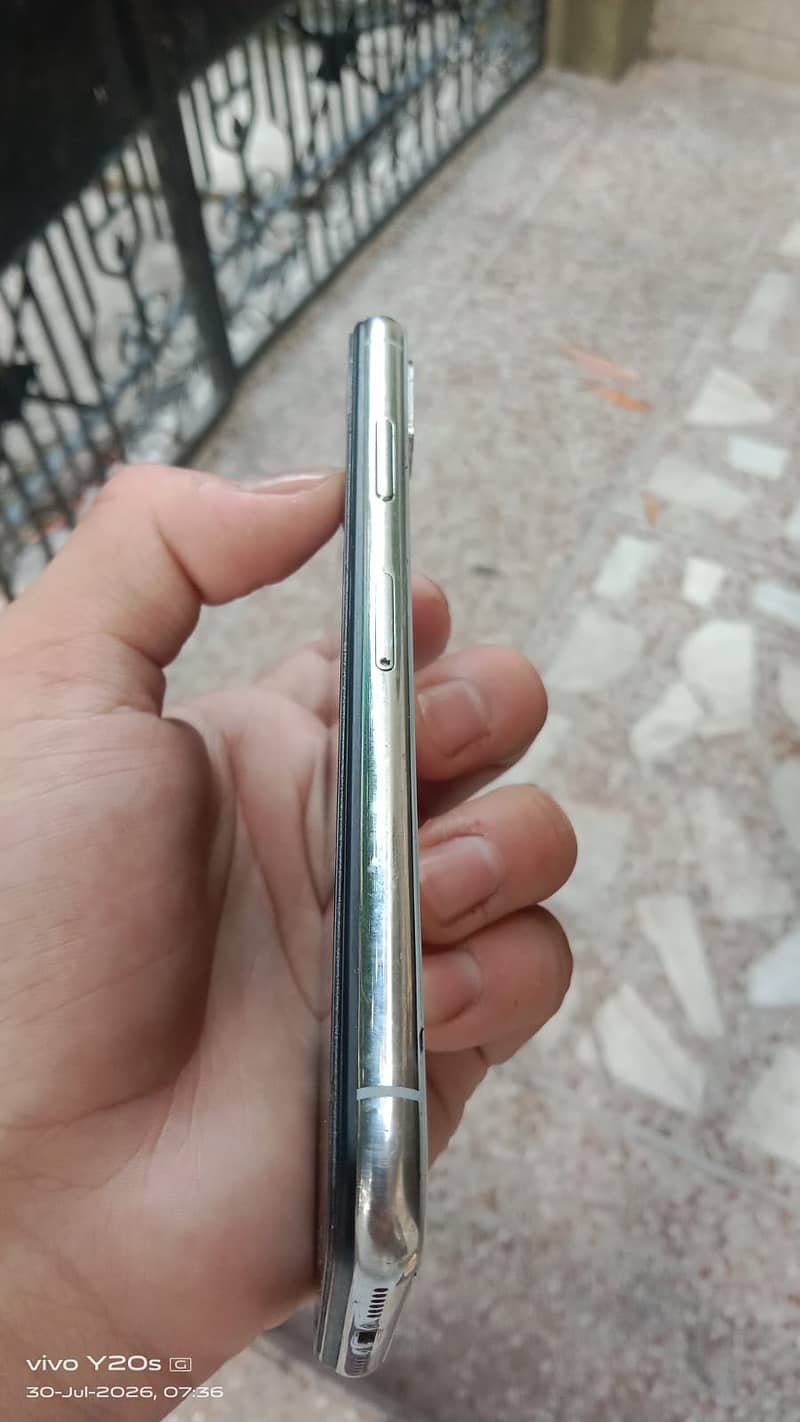 Apple iPhone X 3