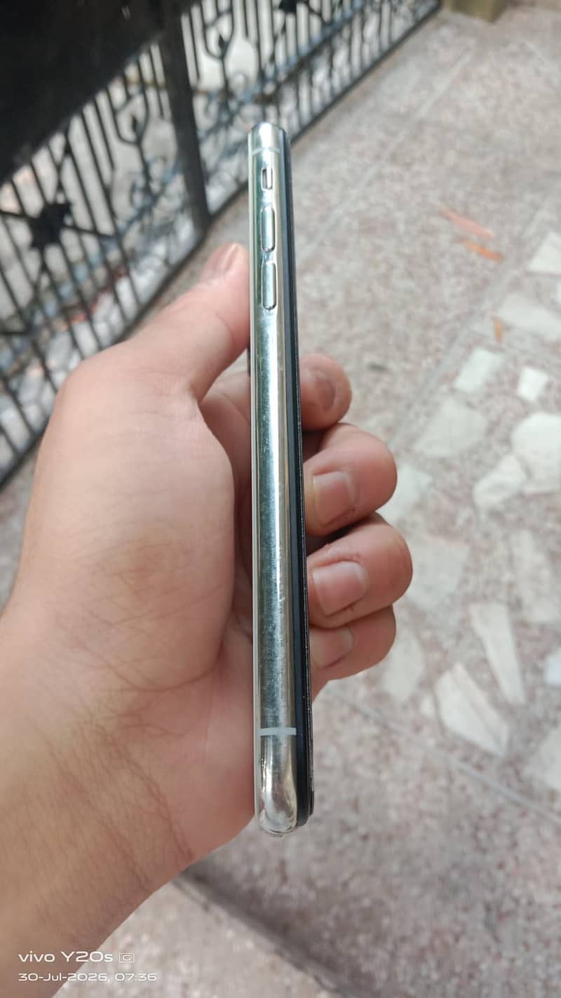 Apple iPhone X 5