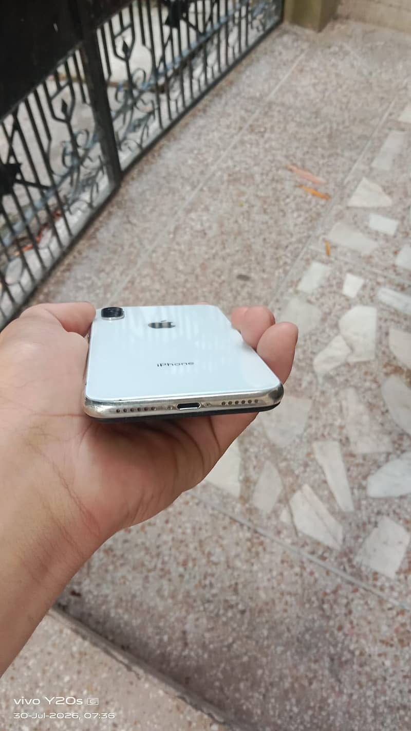 Apple iPhone X 6