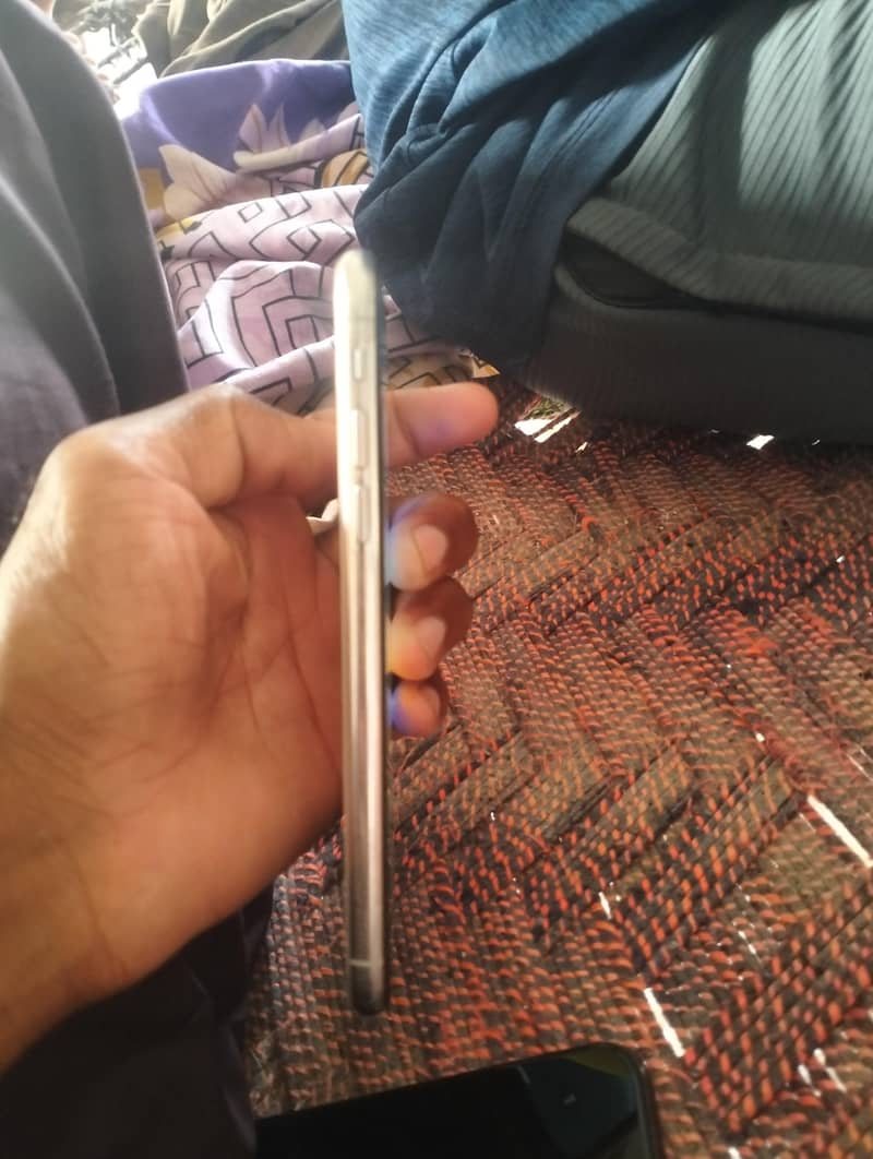 Apple iPhone X 3