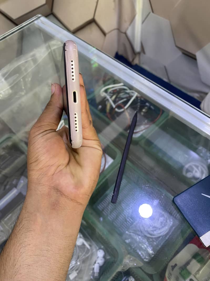 Apple iPhone 11 0