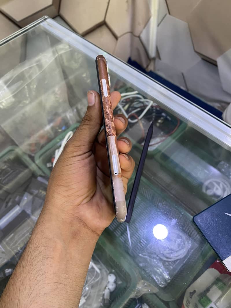 Apple iPhone 11 3