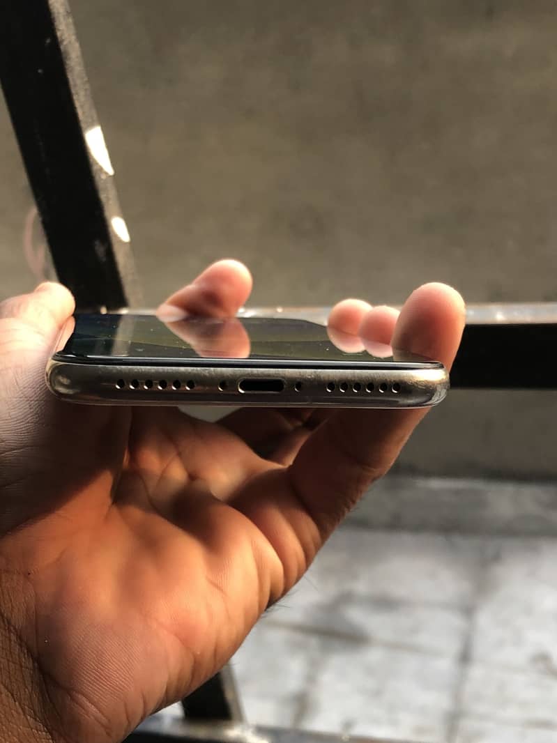 iPhone X 5
