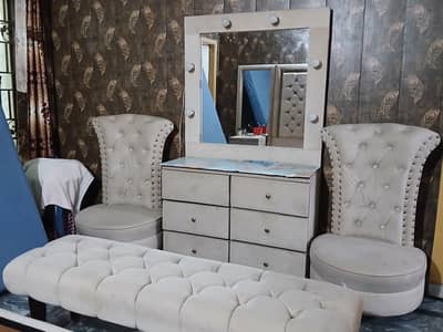 Luxury King Size Bedroom Set for Sale – Excellent Condition