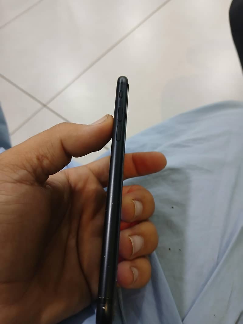 Apple iPhone 7 3