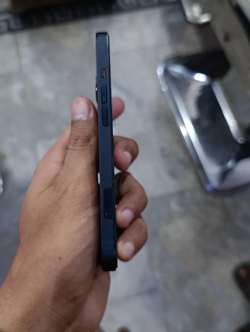 Apple iPhone 13 1