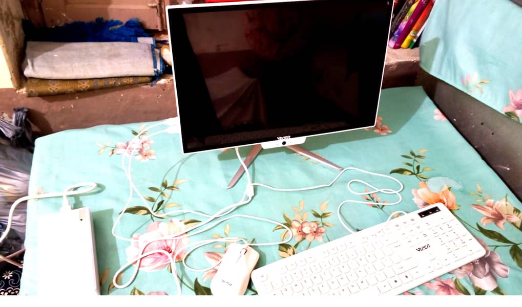 Viper Pluto C19 All-in-One PC 0
