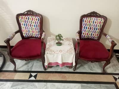 chairs for sale solid wooden ,febric just like new price 30k