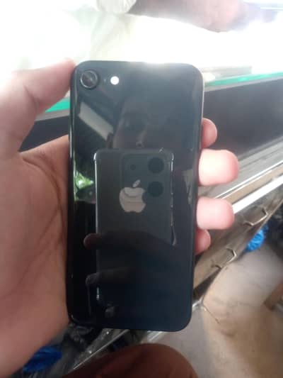 Apple iPhone SE