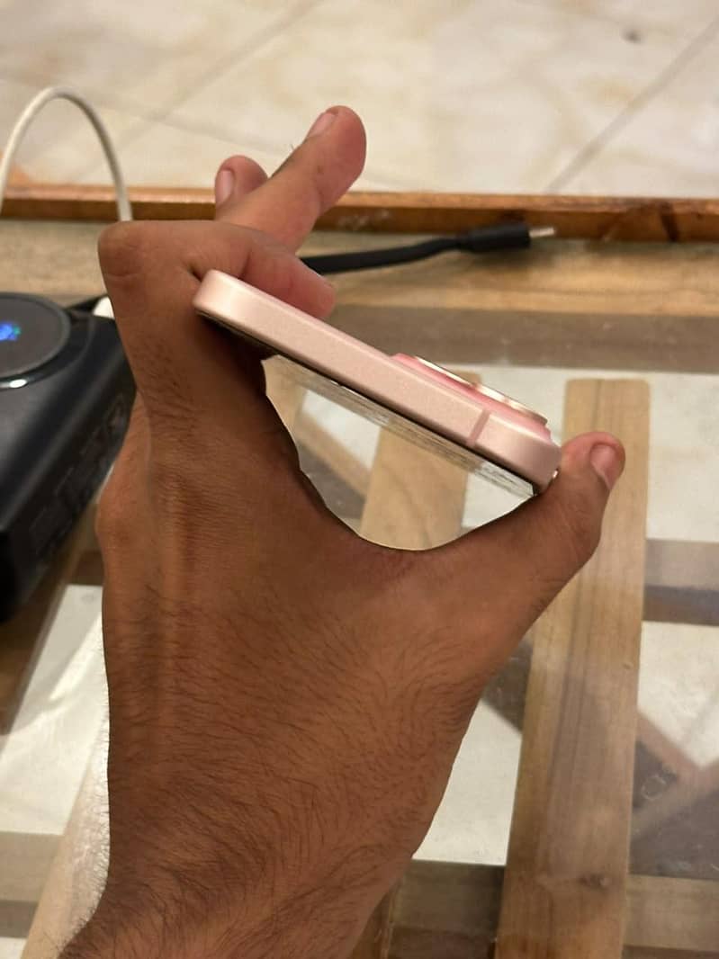 Apple iPhone 15 4