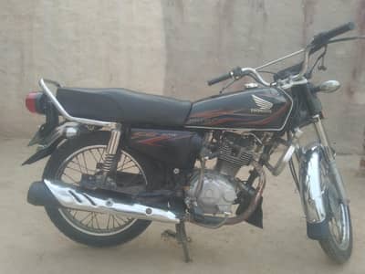 Honda 125cc For Sale – Model 2018 | Excellent Condition | Black Color