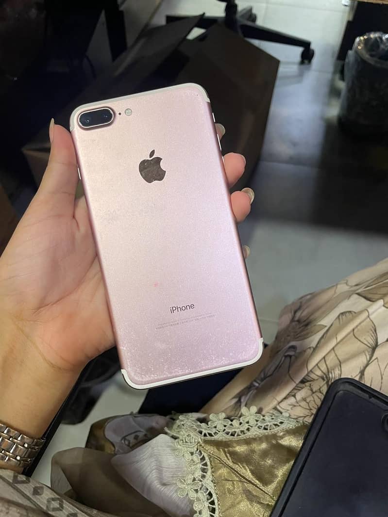 Apple iPhone 7 Plus 1