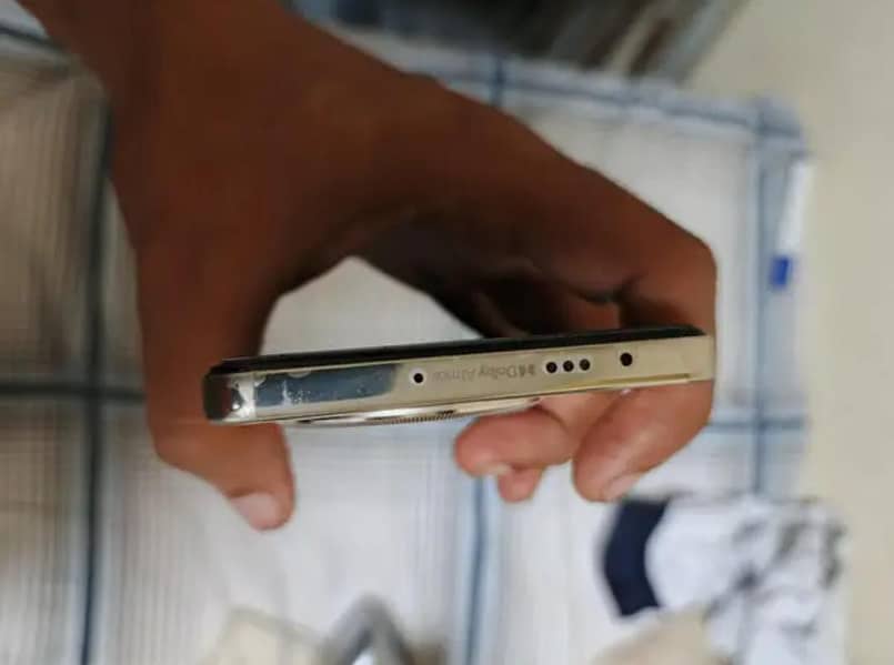 Tecno CAMON 30 7