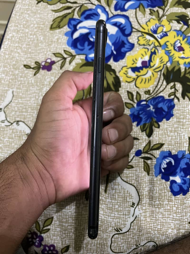 Apple iPhone 7 Plus 3