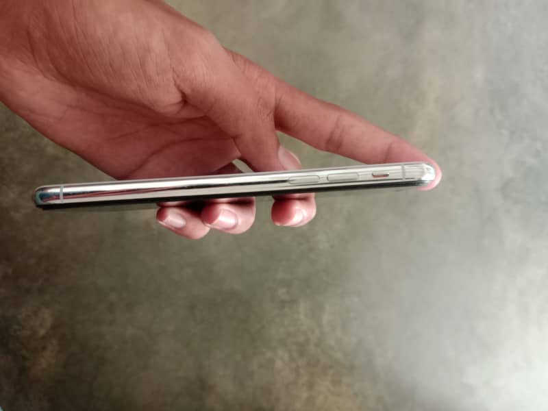 Apple iPhone X 5