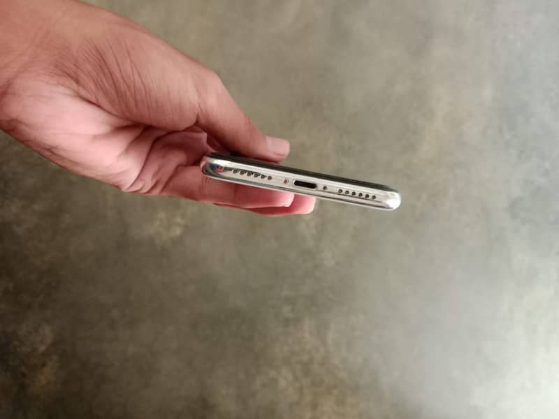 Apple iPhone X 6