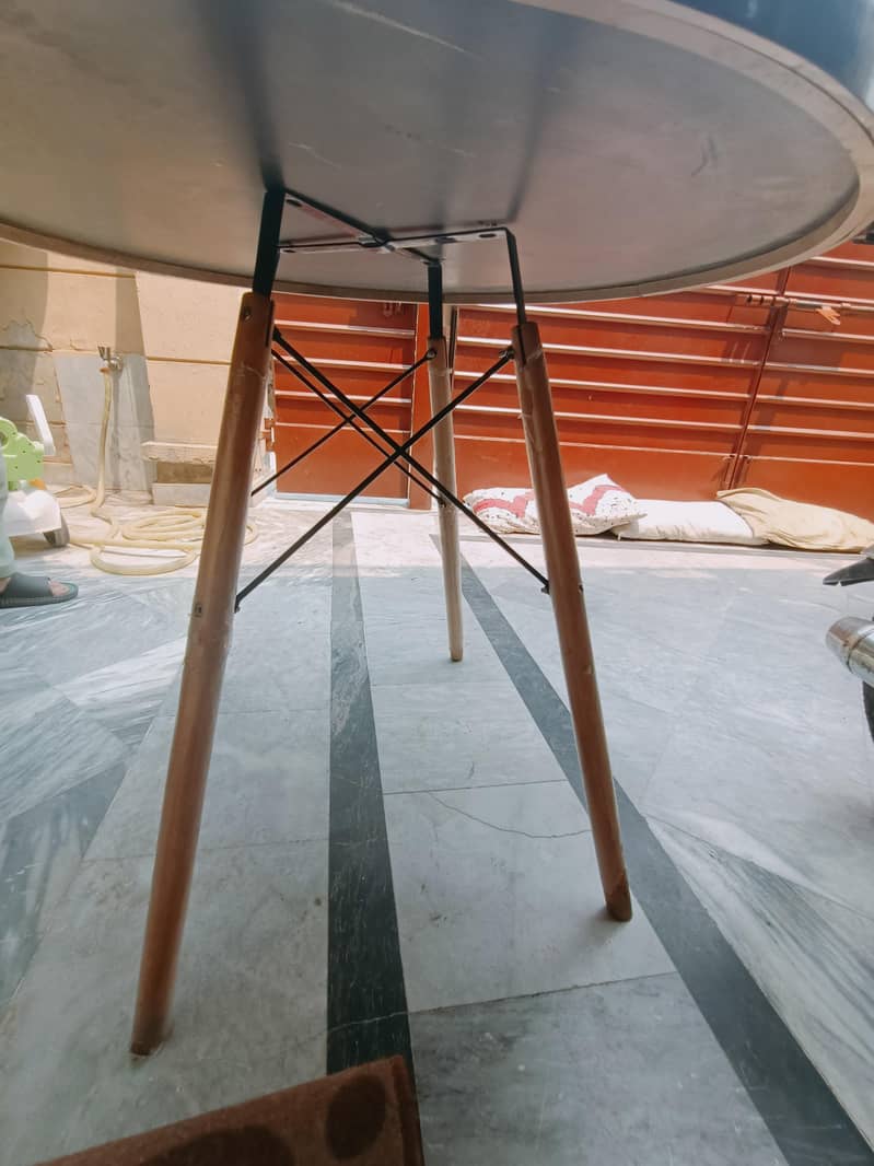 coffee table  (New) 4