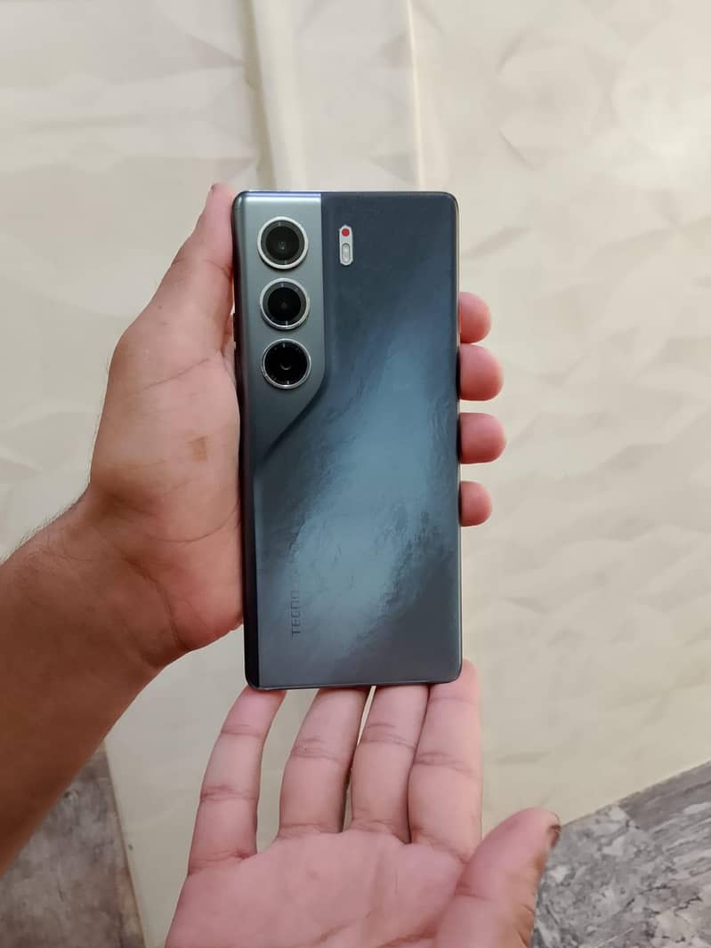 Tecno CAMON 40 Pro 0