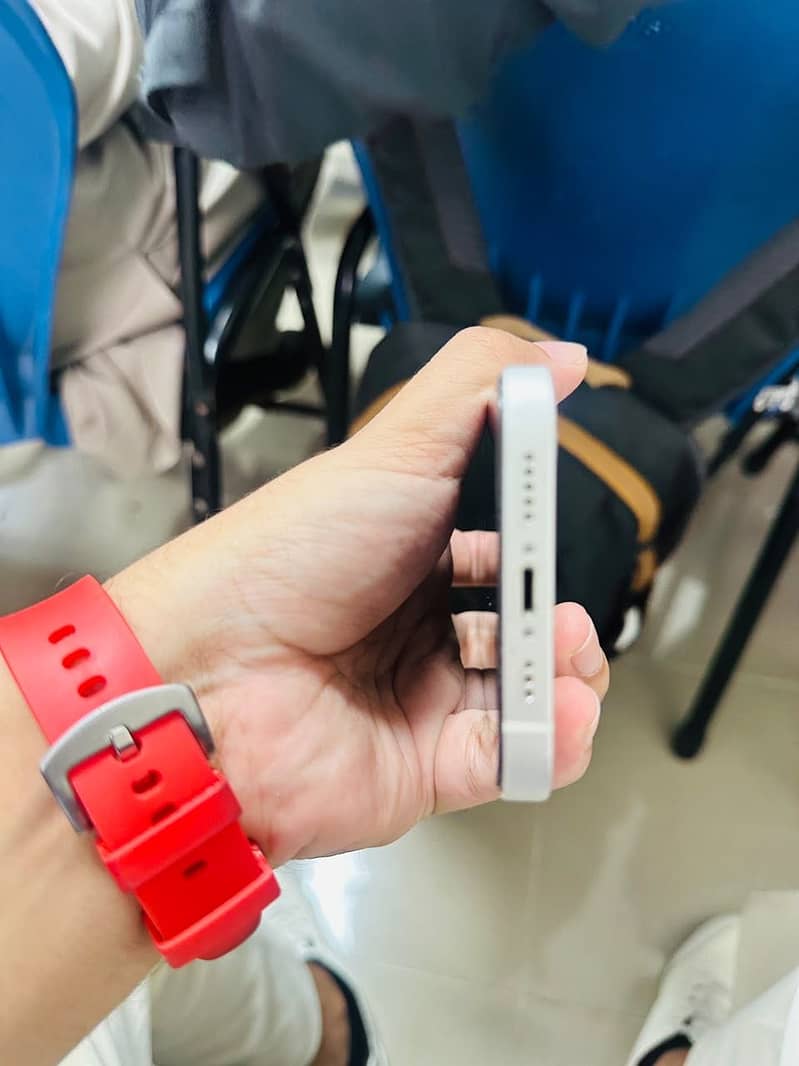 Apple iPhone 12 3