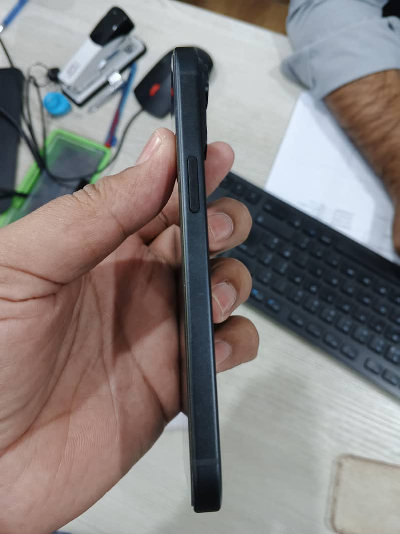 Apple iPhone 15 3