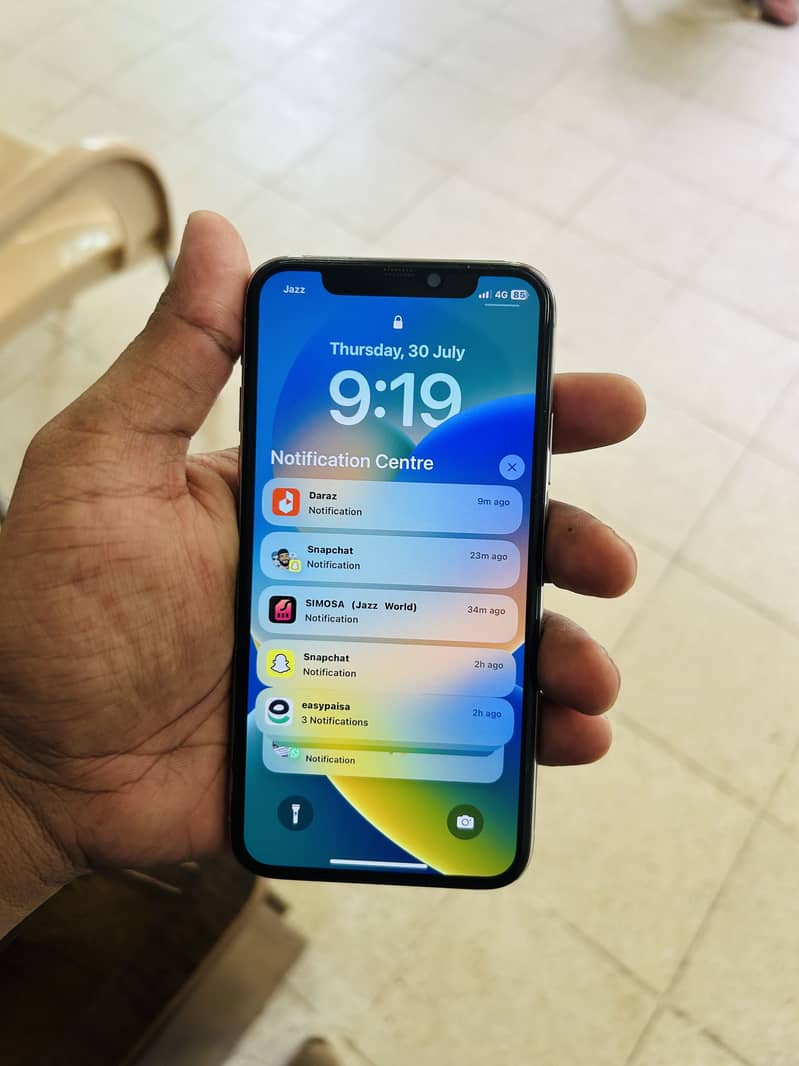 Apple iPhone X 3
