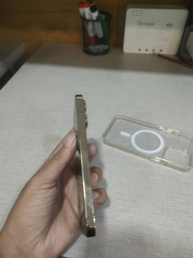 Apple iPhone 13 Pro 2