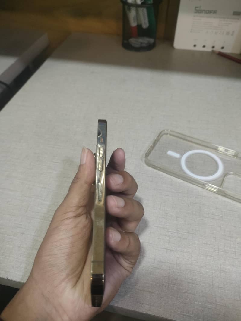 Apple iPhone 13 Pro 4