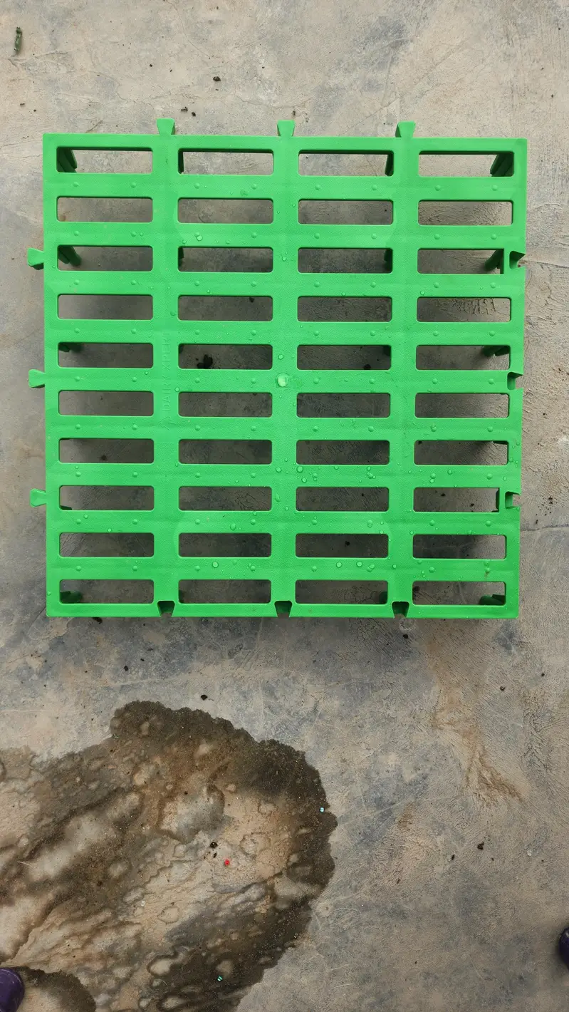 plastic slated flooring for goats — photo 2