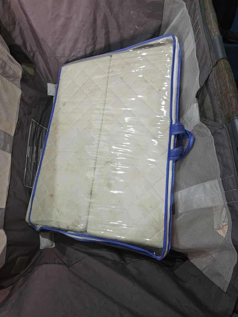 Foldable Infant Cot 2