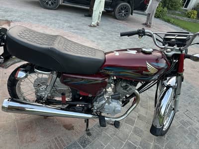 Honda 125 red