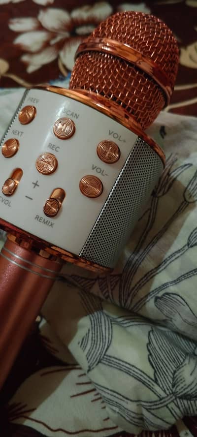 Wireless Bluetooth Microphone for Mobile – Like New