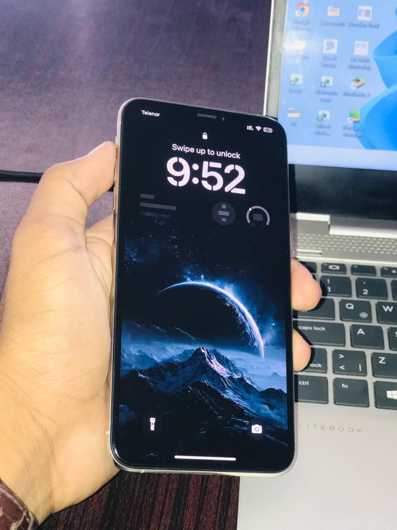 Apple iPhone XS Max 1