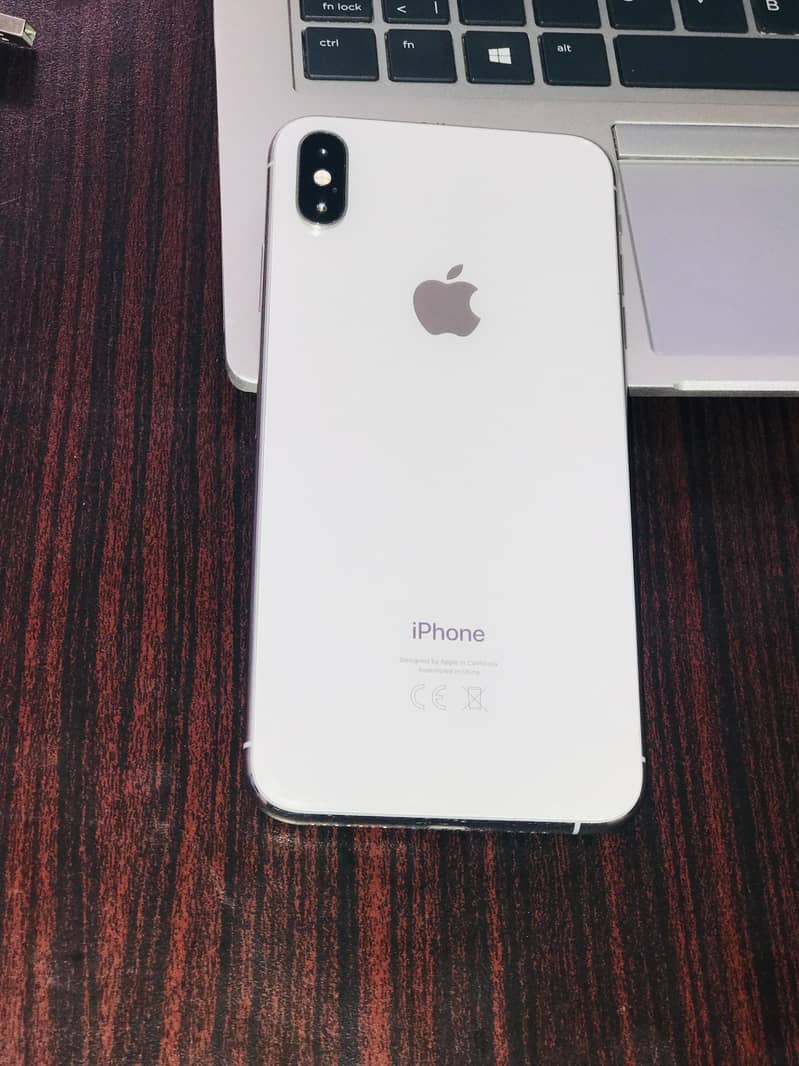 Apple iPhone XS Max 3