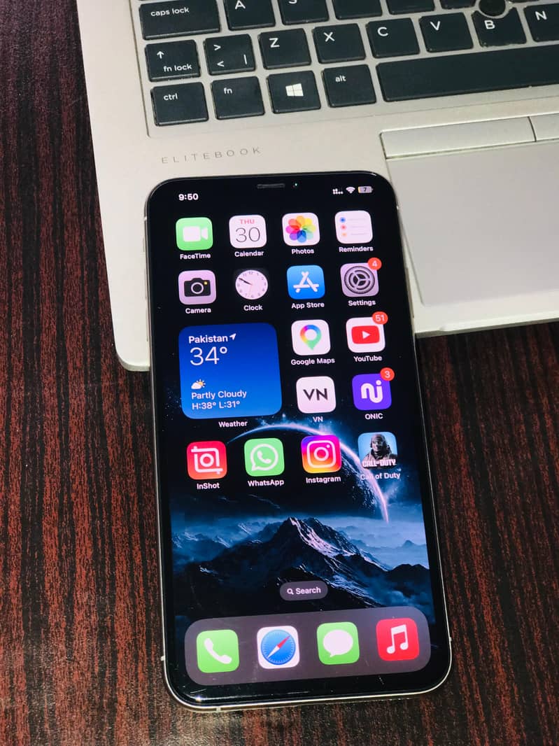 Apple iPhone XS Max 4