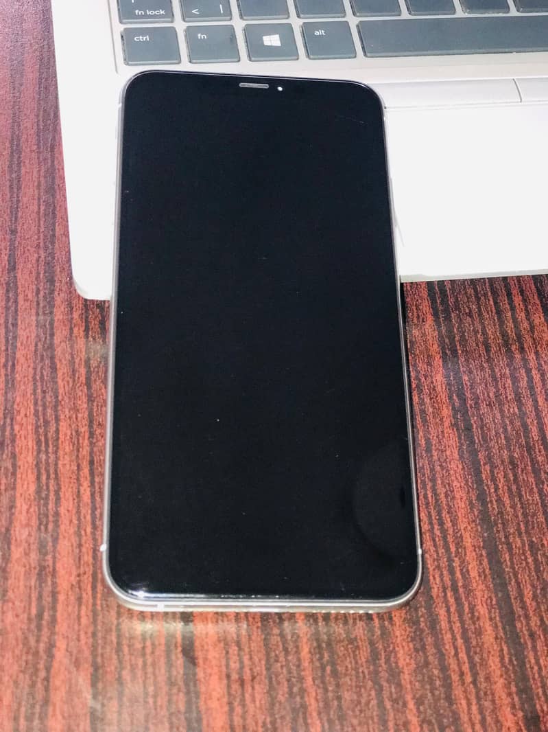 Apple iPhone XS Max 5