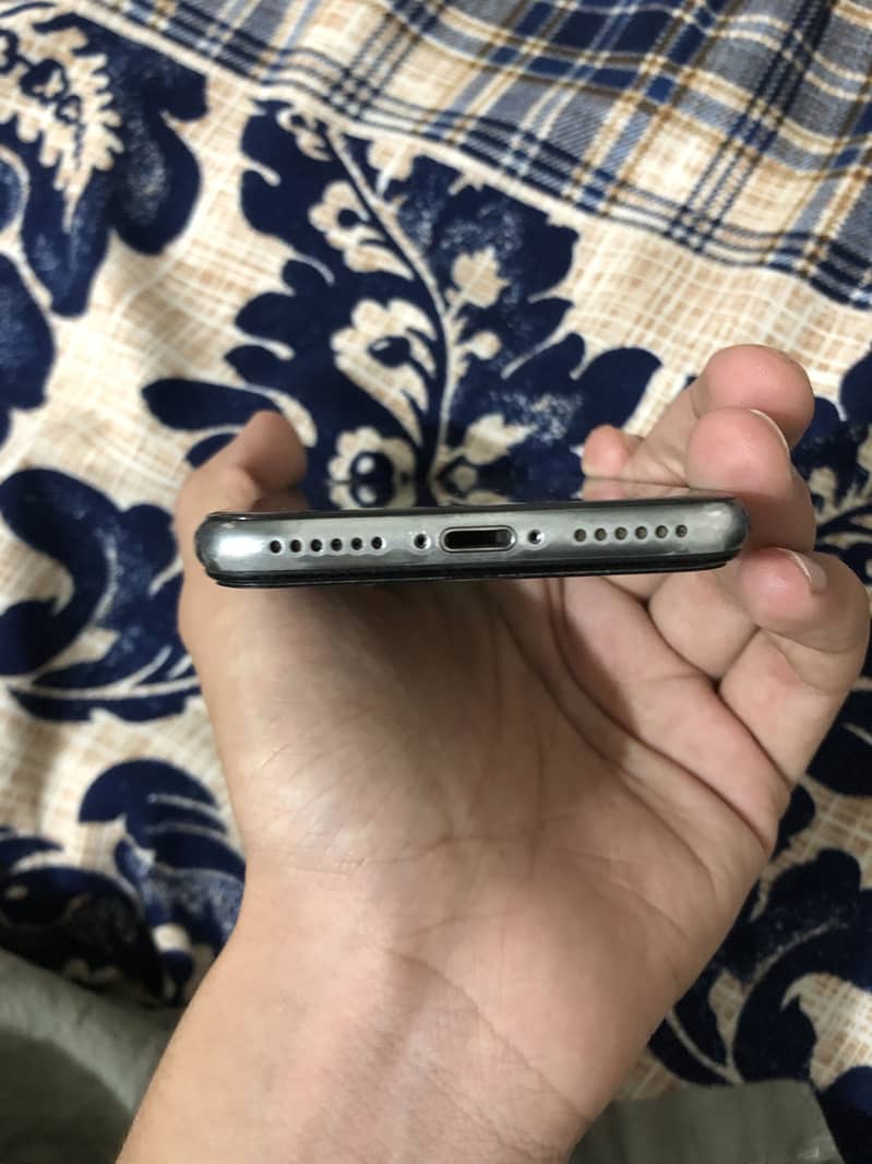 Apple iPhone 8 4