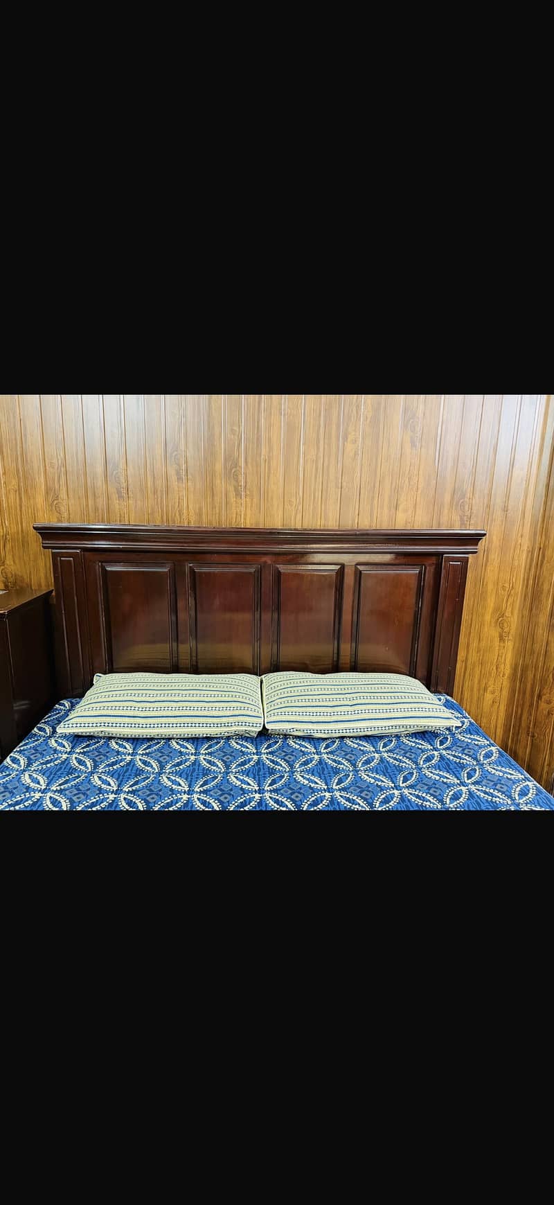 Queen size bed 1
