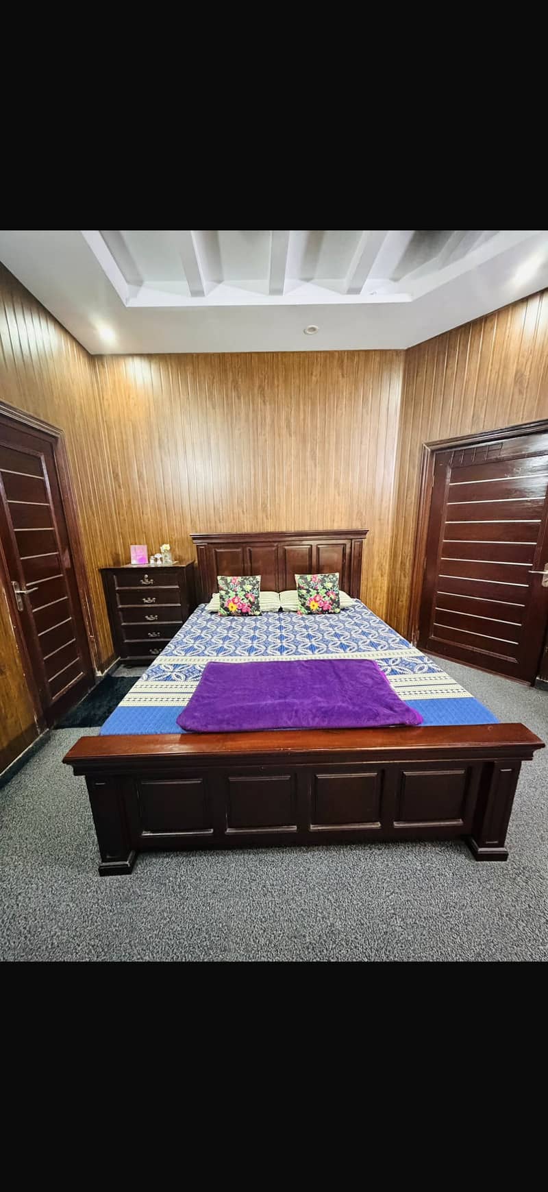 Queen size bed 2