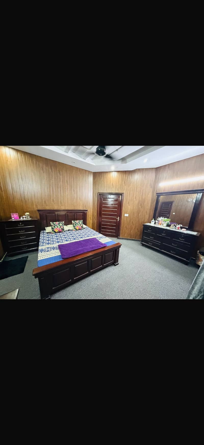 Queen size bed 4
