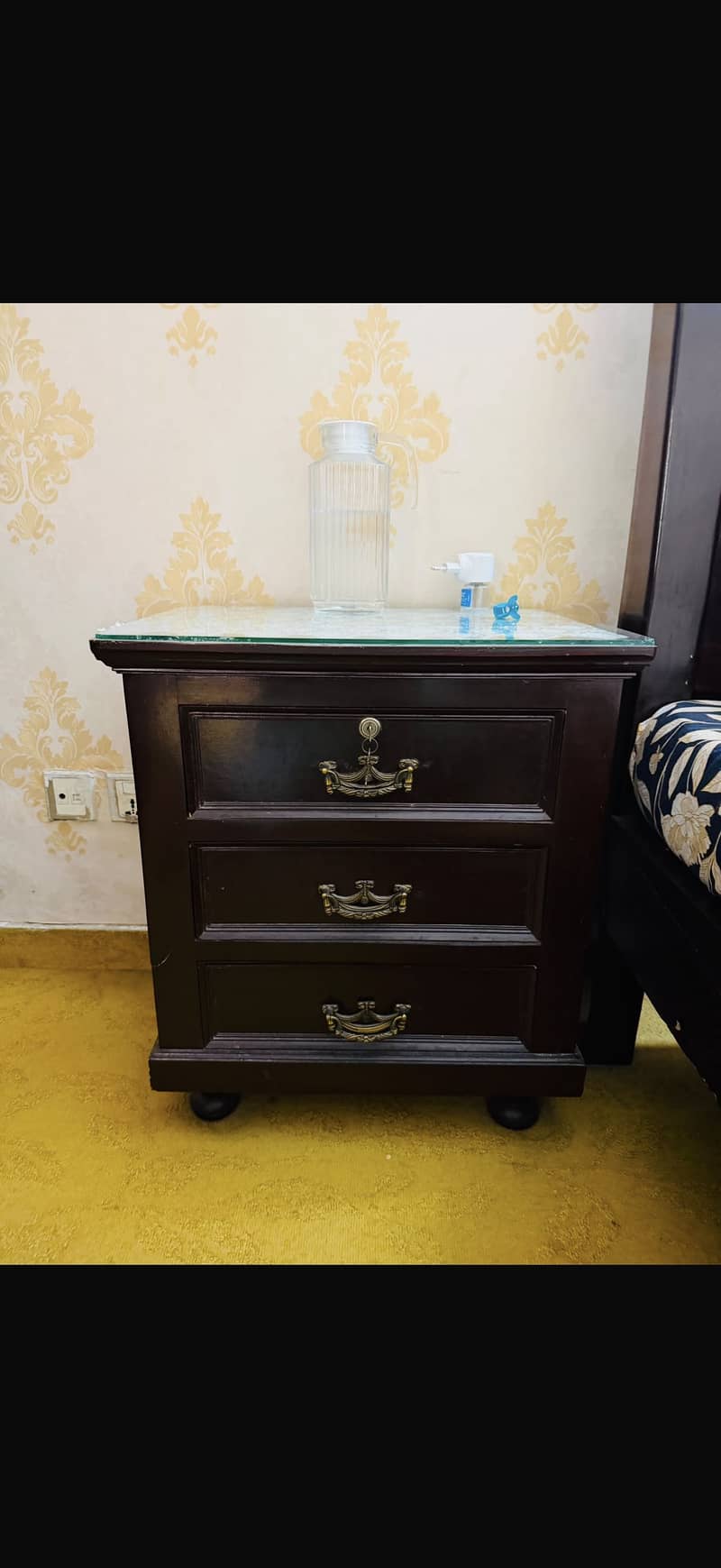 Queen size bed 6