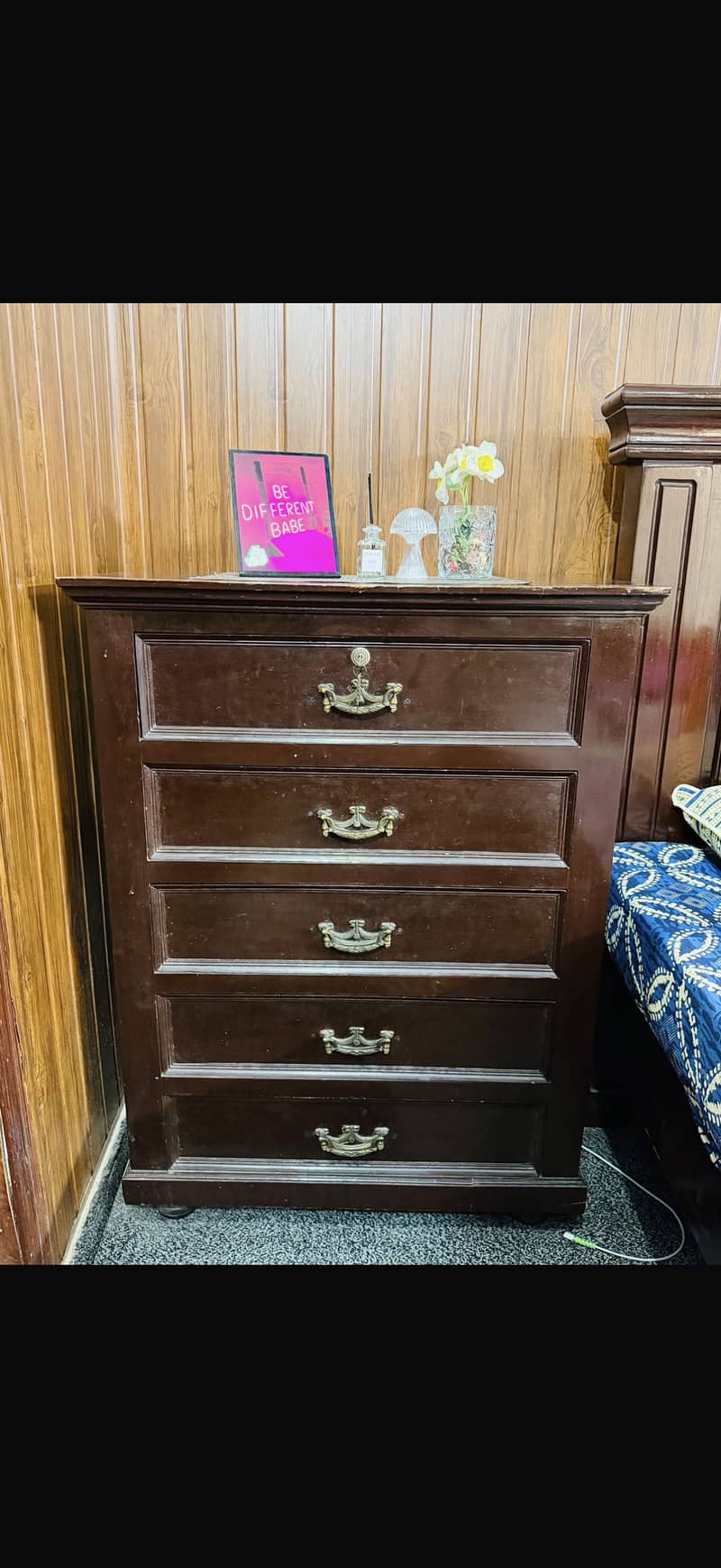 Queen size bed 8
