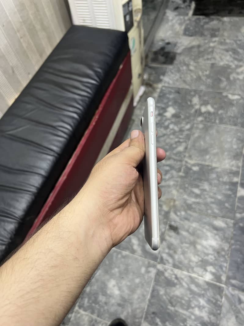 Apple iPhone 7 Plus 4