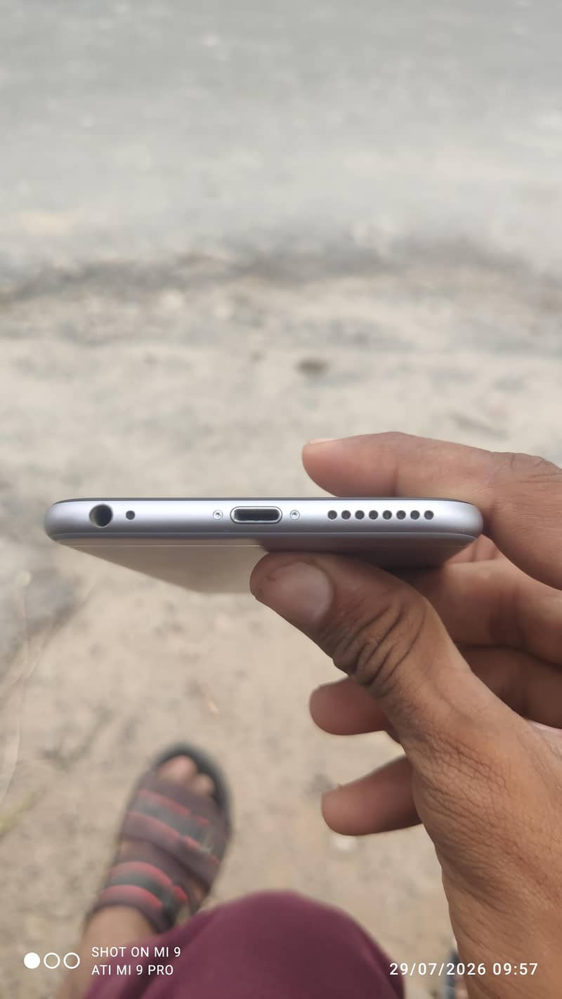 Apple iPhone 6 Plus 2