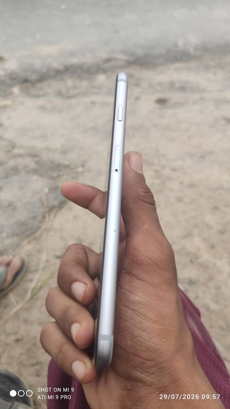 Apple iPhone 6 Plus 3