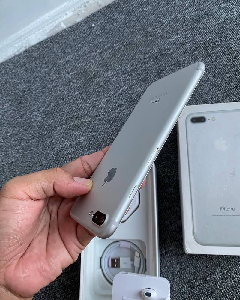 Apple iPhone 7 Plus 1
