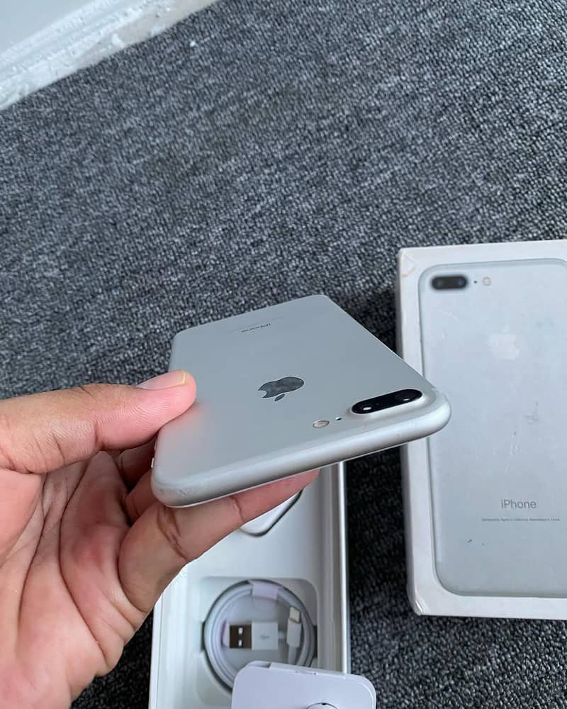 Apple iPhone 7 Plus 2