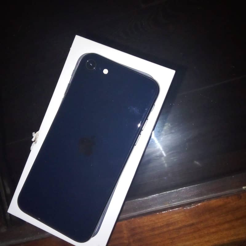 Apple iPhone SE [3rd Generation] 0