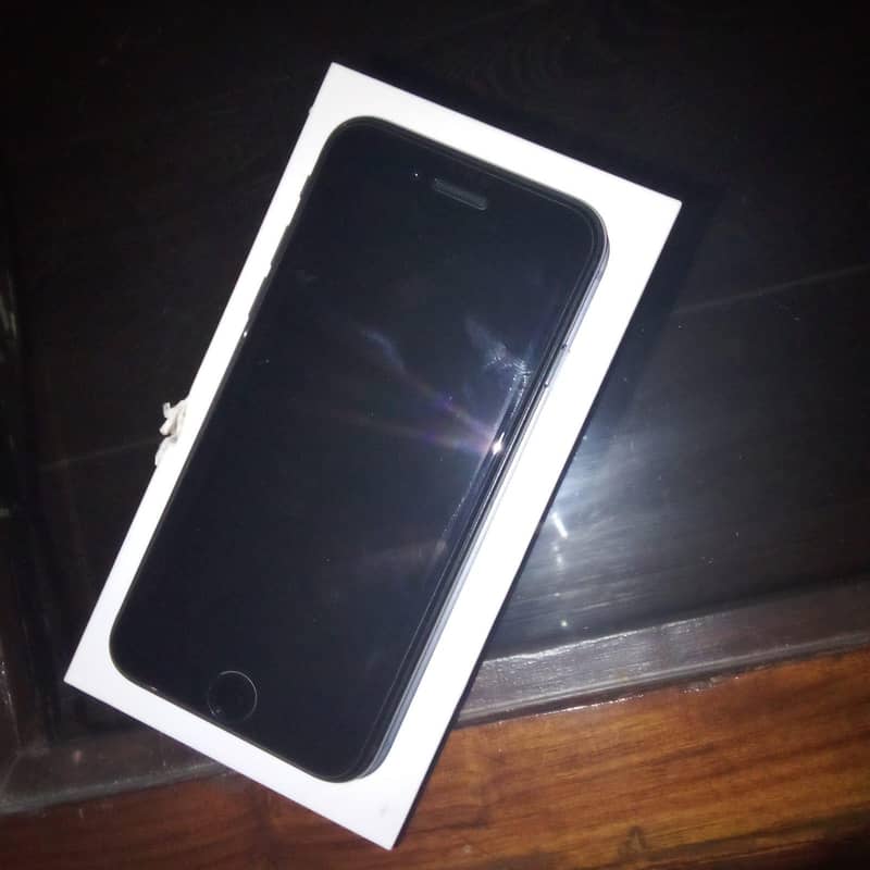 Apple iPhone SE [3rd Generation] 2